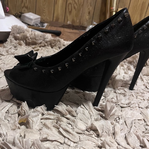 Herstyle black heels size 11 fits like a 9 - Picture 5 of 5